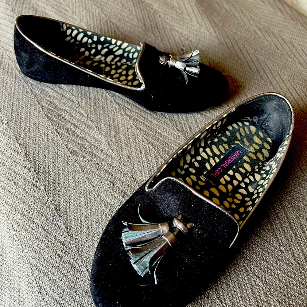 Size 6 material girl brand ballet flats with silver tassels